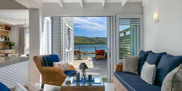 On The Water - Thesen Apartment Knysna Luaran gambar